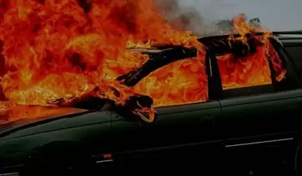 Wsiadł do samochodu i się podpalił... W stanie ciężkim trafił do szpitala