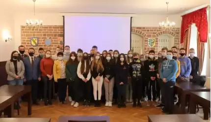 Ósmoklasiści z Ciechowa na lekcji samorządowej w magistracie