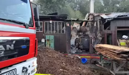 Pożar hali stolarni w Miękini