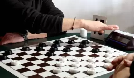 Złota Korona zaprasza na zajęcia szkoleniowe z zakresu gry w warcaby