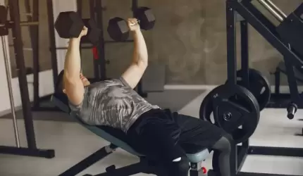 Fundament siły – wszystko, co musisz wiedzieć o ławkach treningowych