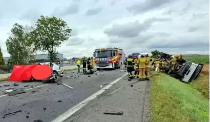 Tragiczny wypadek w Źródłach - zginęły 2 osoby. Wyznaczono objazd