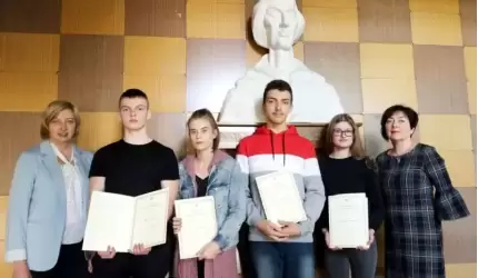 Prezes Rady Ministrów nagrodził uczniów powiatowych szkół