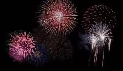 Brak godziny policyjnej, czasowy zakaz przemieszczania się