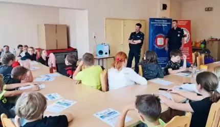 Dzielnicowi z gminy Kostomłoty z wizytą na półkolonii