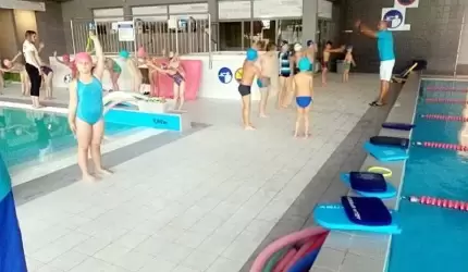 100 uczniów skorzysta z zajęć nauki pływania