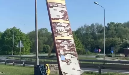 Średzki witacz uszkodzony przez ciężarówkę – działania podjęte!