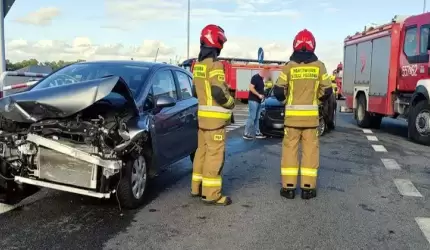 Zderzenie 2 samochodów na obwodnicy Miękini - 1 osoba poszkodowana [raport strażaków]