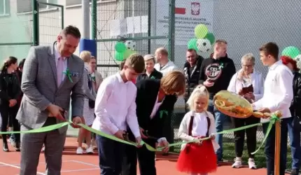 Uroczyste otwarcie boiska przy Szkole Podstawowej w Ujeździe Górnym