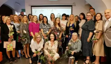 Włodarze Powiatu podziękowali bibliotekarkom i bibliotekarzom