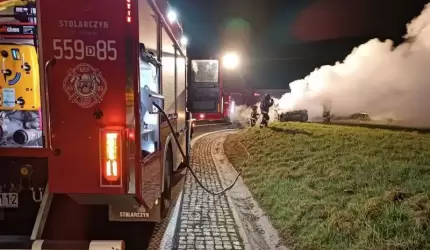 Pożar samochodu, kolizje i karambol [raport strażaków]