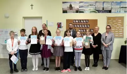 Mistrzowie w literowaniu po angielsku nagrodzeni