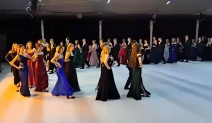 Średzcy maturzyści balują dziś we Wrocławiu! (na żywo)