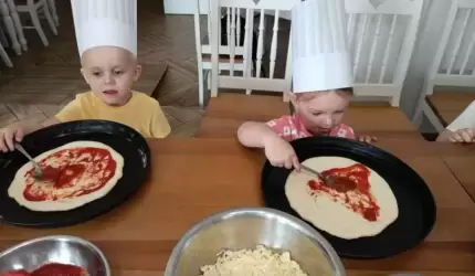 Przedszkolaki z wizytą w pizzerii