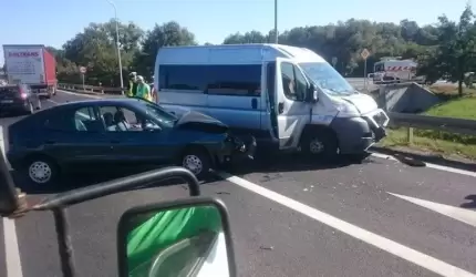 Wypadek w Środzie Śląskiej. Dwie osoby trafiły do szpitala