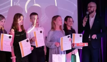 Powiatowy konkurs w Miękini pełen muzyki i młodych utalentowanych wokalistów