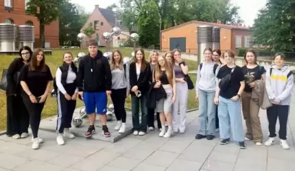 DNA w owocach. Uczniowie Powiatowego Zespołu Szkół na zajęciach PORT-u