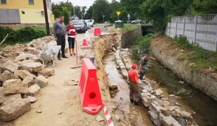 Remont murów oporowych na rzece w Ujeździe Górnym