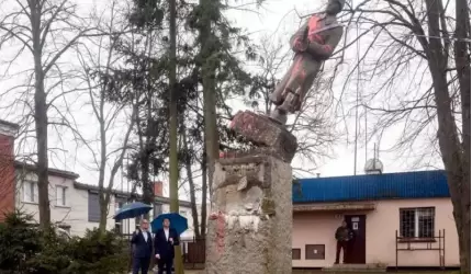Trwa akcja usuwania pomników upamiętniających żołnierzy Armii Czerwonej