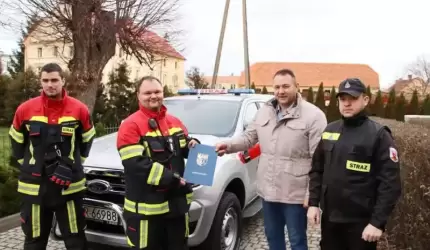 Nowy samochód oficjalnie przekazany jednostce OSP Pichorowice