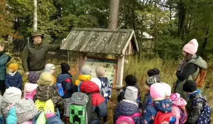 Ciekawa lekcja przyrody na ścieżce dydaktycznej w Mrozowie