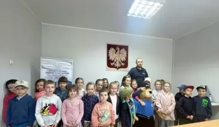 Przedszkolaki z wizytą u średzkich policjantów