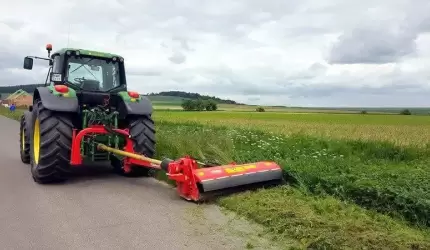 Informacja o ograniczonym koszeniu trawy na pasach zieleni