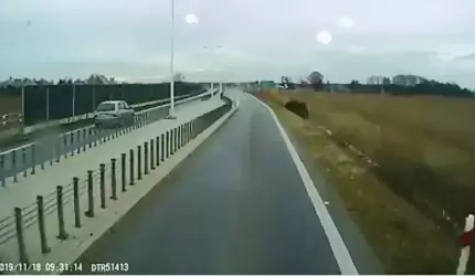 Niebezpieczna jazda "pod prąd" po obwodnicy Miękini (wideo)
