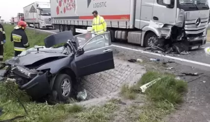 Czołowe zderzenie. Cztery osoby poszkodowane (FOTO)