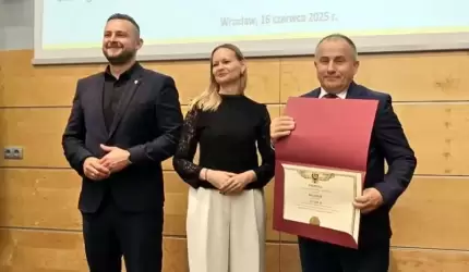 Łowęcice zyskają nowoczesną świetlicę – burmistrz Miękini odebrał promesę