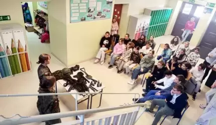 Żołnierze w szkole w Karczycach - spotkanie pełne inspirujących historii i praktycznych wskazówek