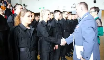Trzech nowych policjantów w średzkiej komendzie