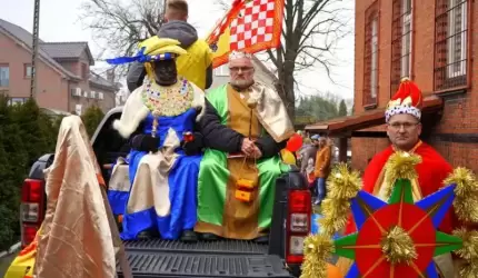 Poprowadziła ich gwiazda. Orszak Trzech Króli w Malczycach [zdjęcia i film]