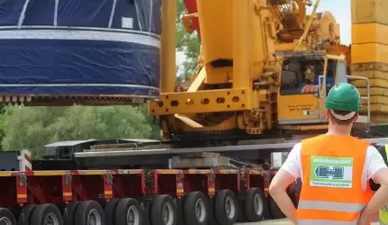 Mega transport wyruszył w drogę