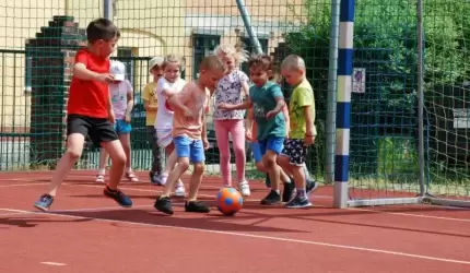 Pierwsze kroki do futbolu i rugby z UKS Skarby