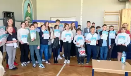 Oto powiatowi mistrzowie literowania po angielsku! Konkurs w szkole w Ciechowie rozstrzygnięty