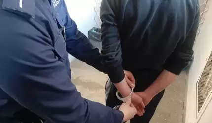 Uciekał przed policją. Był pijany, a w schowku ukrył marihuanę